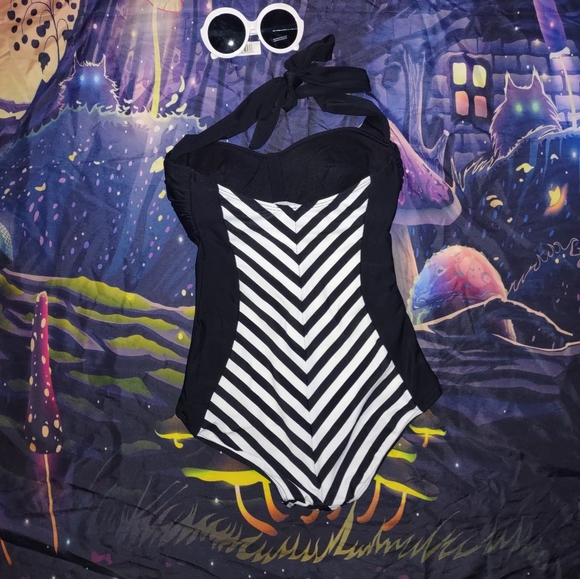 Barbie Swimsuit Cosplay - Picture 10 of 11